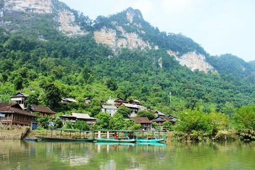Le village de Pac Ngoi | Ba Be | Asia Hero Travel | Circuit sur Mesure au Vietnam